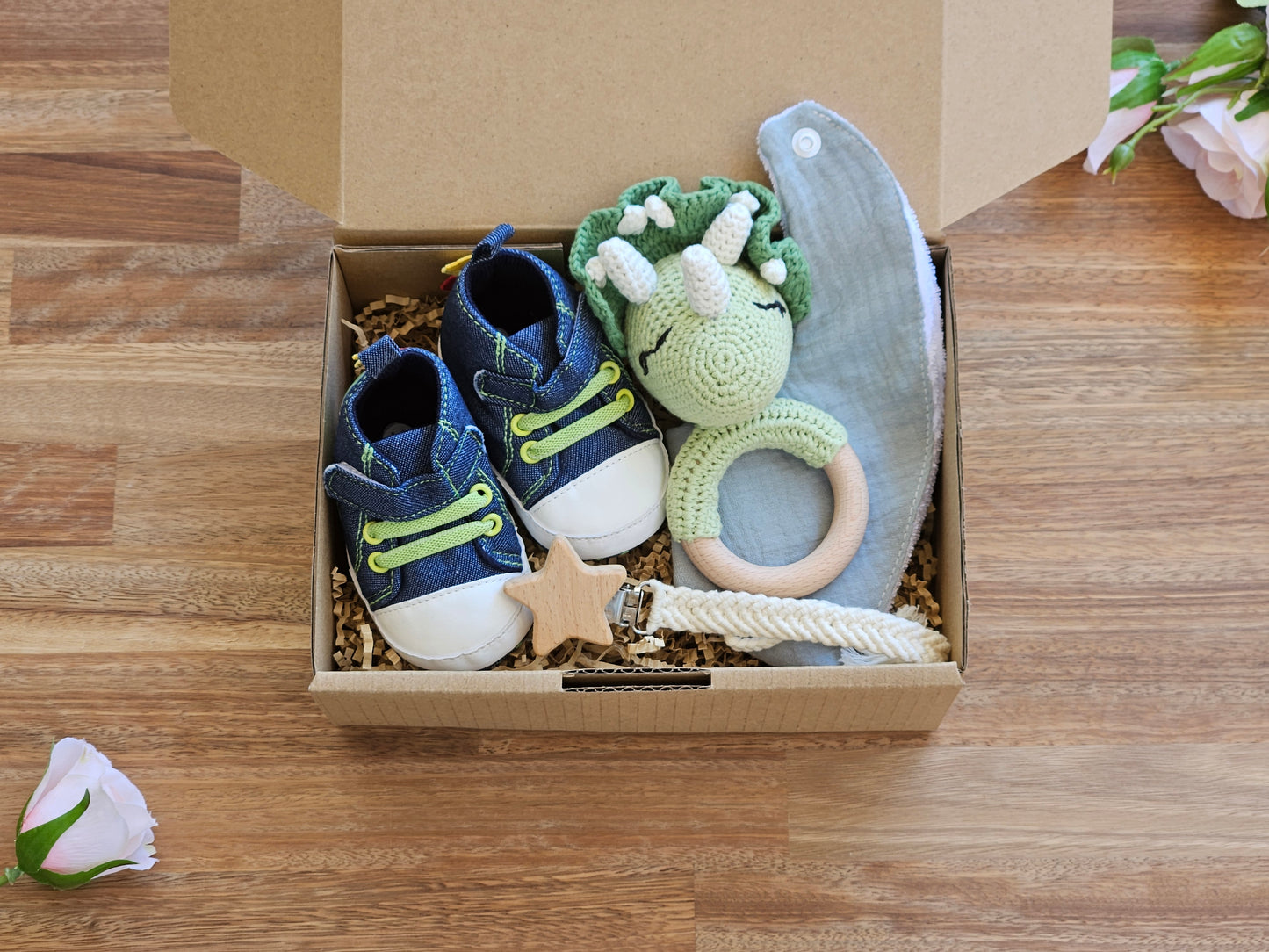 Baby Gift box Dinosaur sneaker with triceratops rattle, waterproof bib and macramé pacifier clip