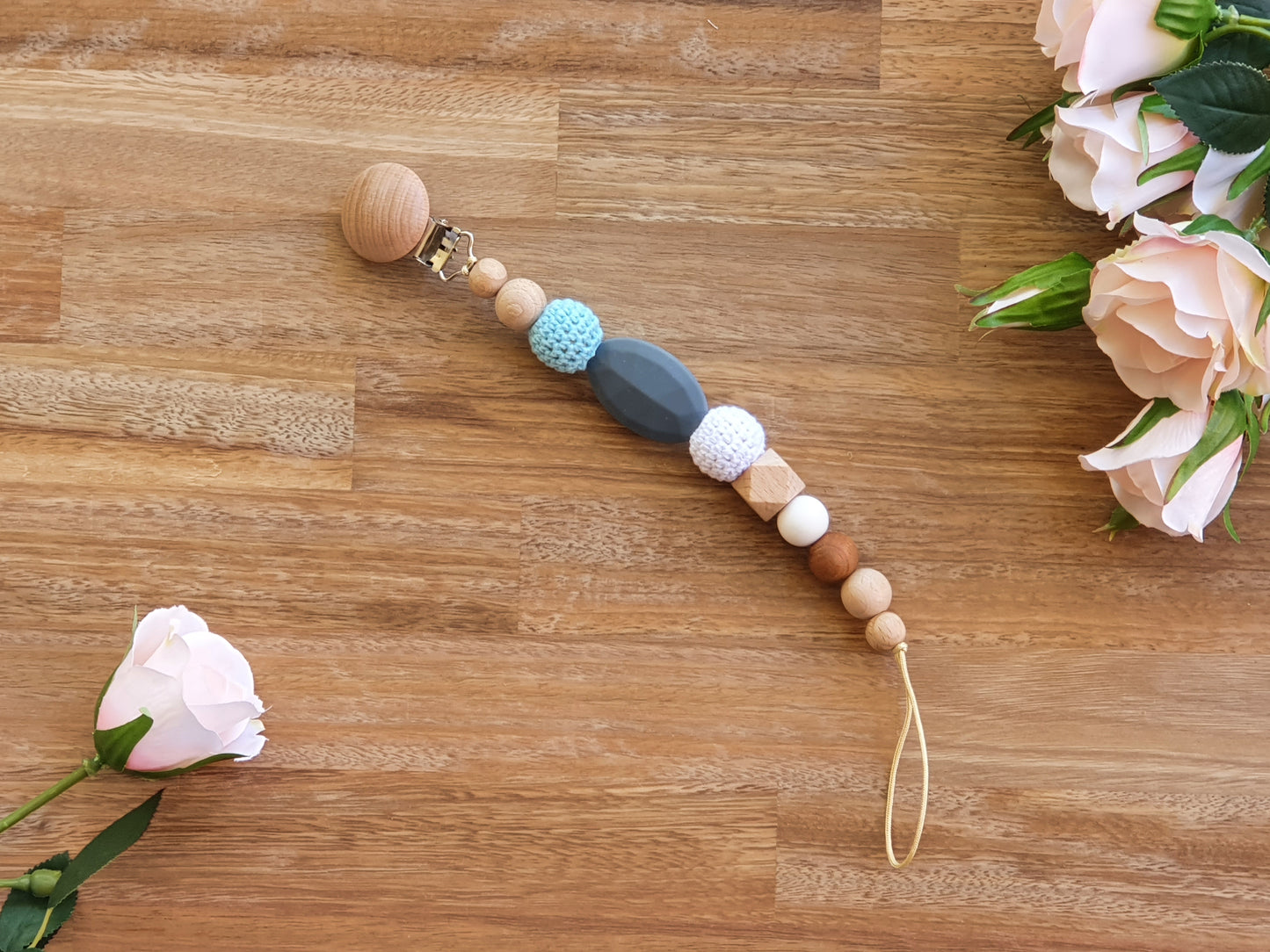 Beaded pacifier clip