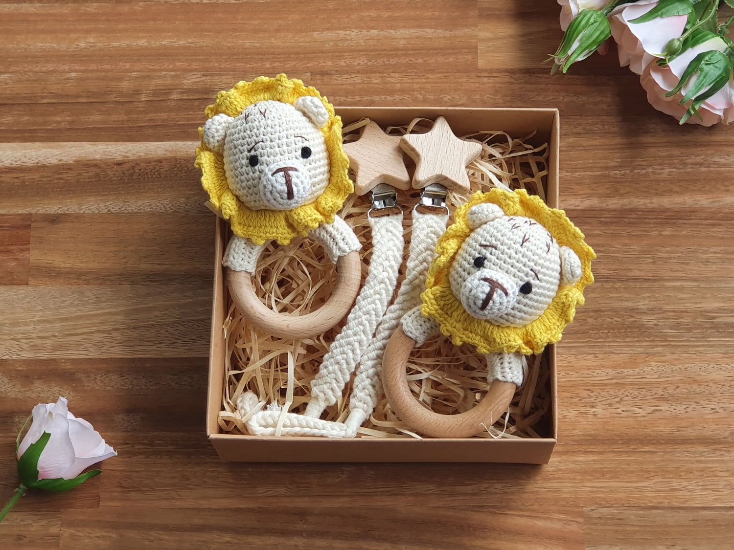 Twin Baby Gift Box / Baby Gift Box, Crochet Lion Rattle, Macramé Pacifier chain